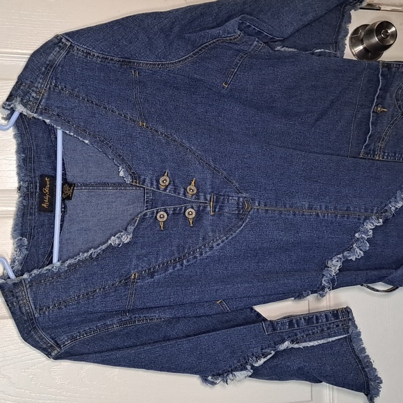 Denim Button-Front Tunic Dress with Frayed Trim - Picture 3 of 6